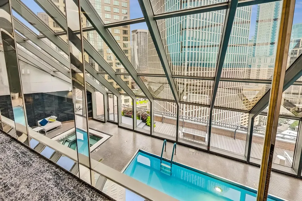 950 North Michigan Avenue Chicago IL 60611