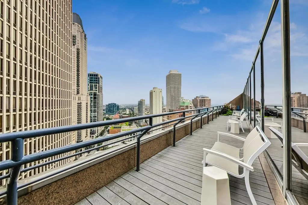 950 North Michigan Avenue Chicago IL 60611