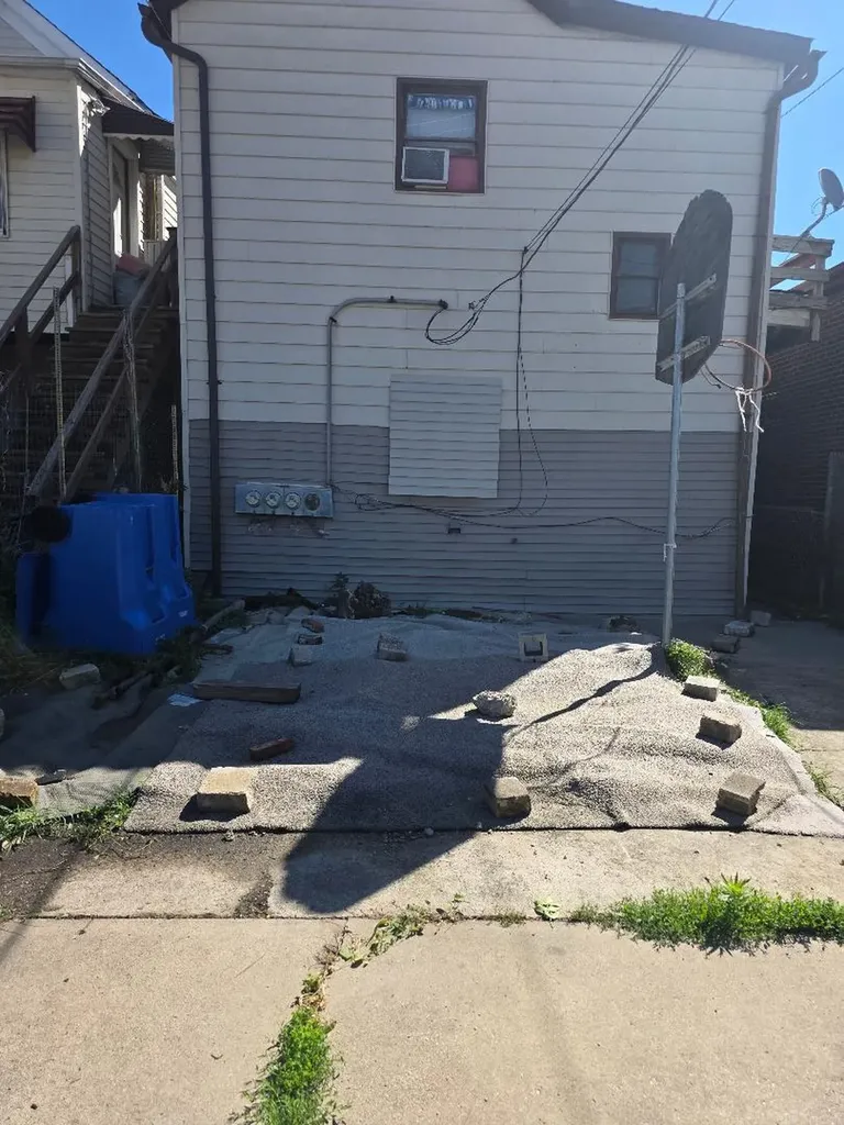 3030 South Poplar Avenue Chicago IL 60608