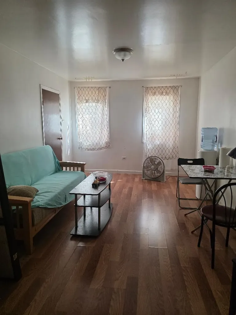 3030 South Poplar Avenue Chicago IL 60608