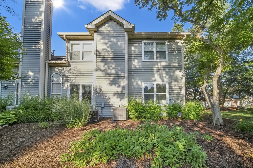 1065 Rockport Drive Carol Stream IL 60188