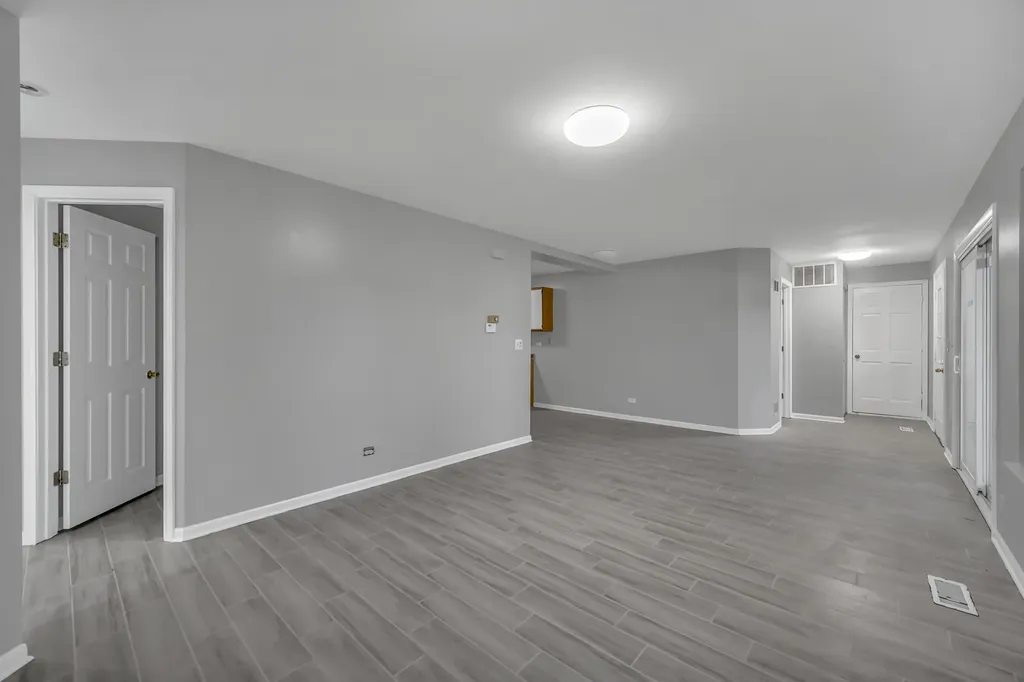 1065 Rockport Drive Carol Stream IL 60188