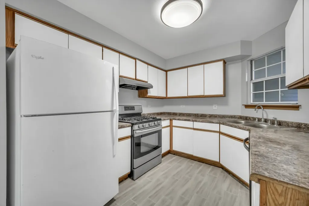 1065 Rockport Drive Carol Stream IL 60188