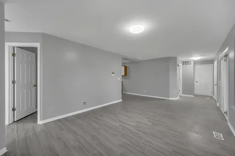 1065 Rockport Drive Carol Stream IL 60188