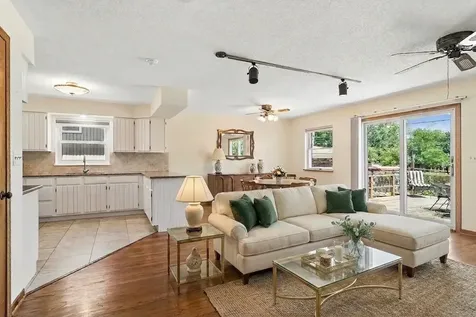 1241 North Chestnut Avenue Arlington Heights IL 60004