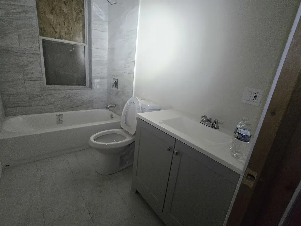 426 North Trumbull Avenue Chicago IL 60624