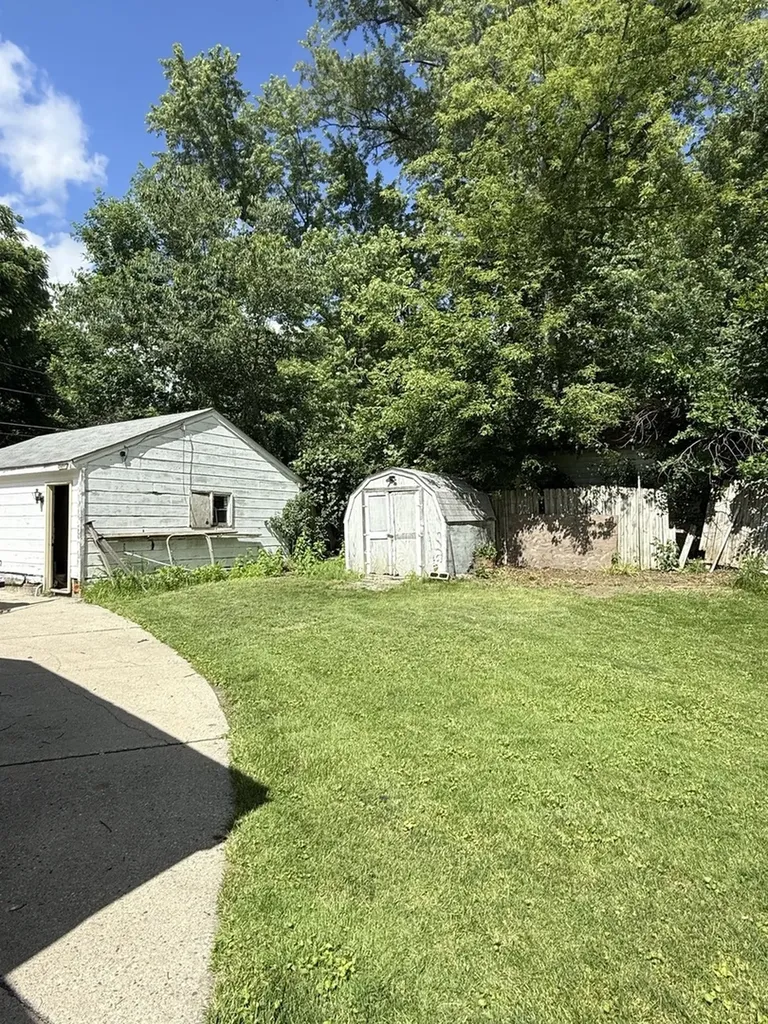 39495 North Forest Avenue Antioch IL 60002
