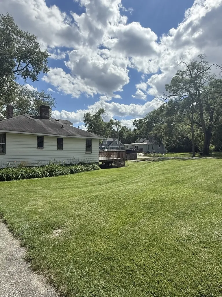 39495 North Forest Avenue Antioch IL 60002