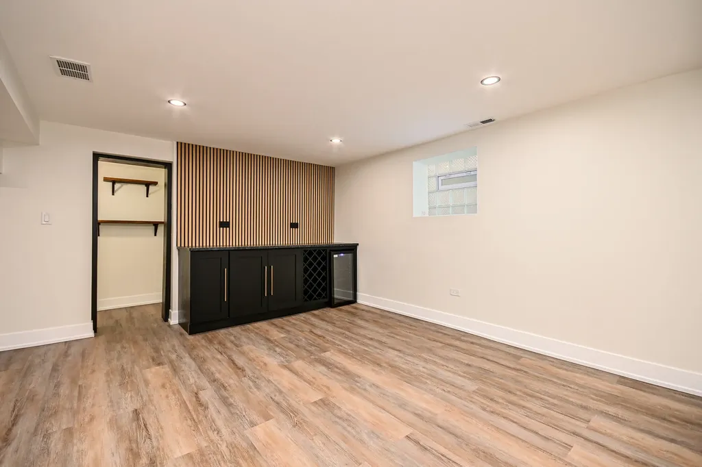 6212 South Mulligan Avenue Chicago IL 60638