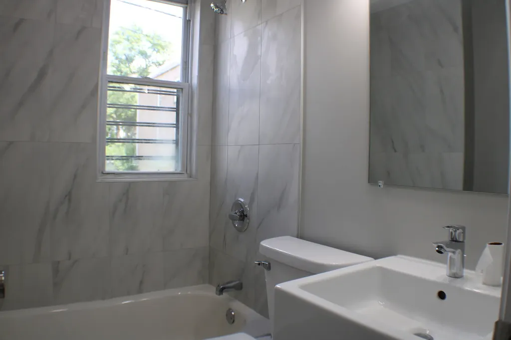 2014 West 52nd Street S Chicago IL 60609