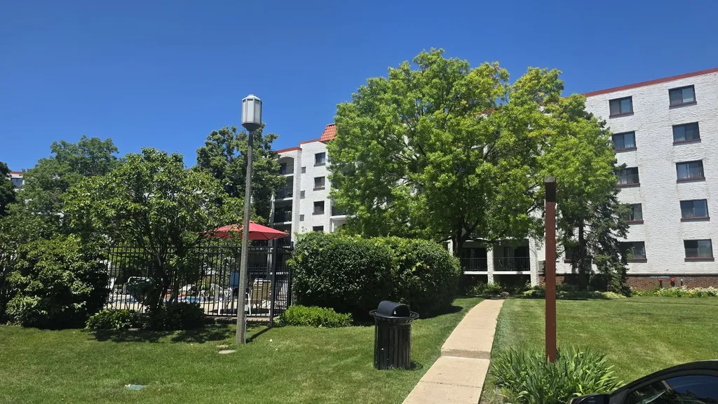 475 Plum Creek Drive Wheeling IL 60090