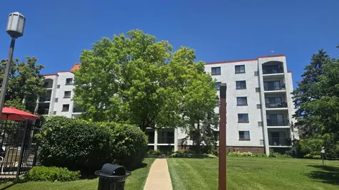 475 Plum Creek Drive Wheeling IL 60090