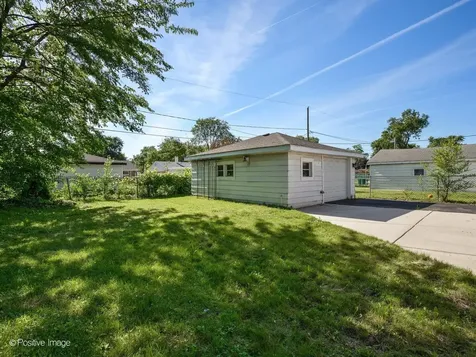 17312 Greenbay Avenue Lansing IL 60438