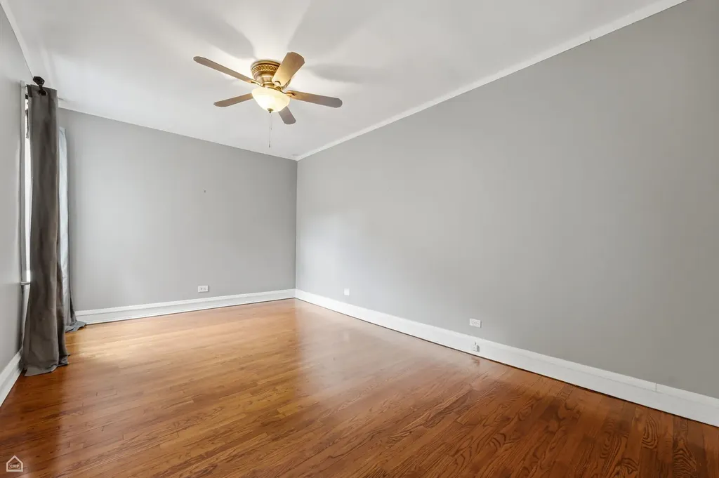 6121 North Hoyne Avenue Chicago IL 60659