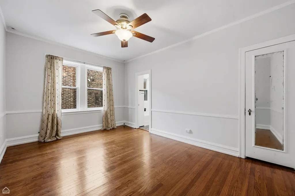6121 North Hoyne Avenue Chicago IL 60659