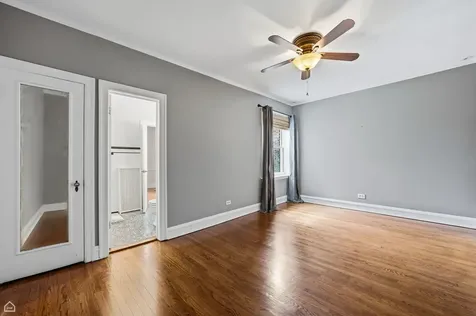 6121 North Hoyne Avenue Chicago IL 60659