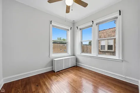 6121 North Hoyne Avenue Chicago IL 60659