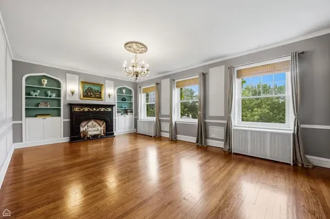 6121 North Hoyne Avenue Chicago IL 60659