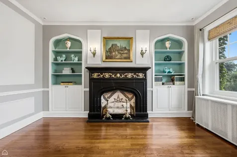 6121 North Hoyne Avenue Chicago IL 60659