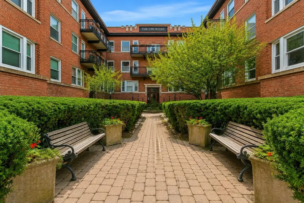 845 West Belle Plaine Avenue Chicago IL 60613