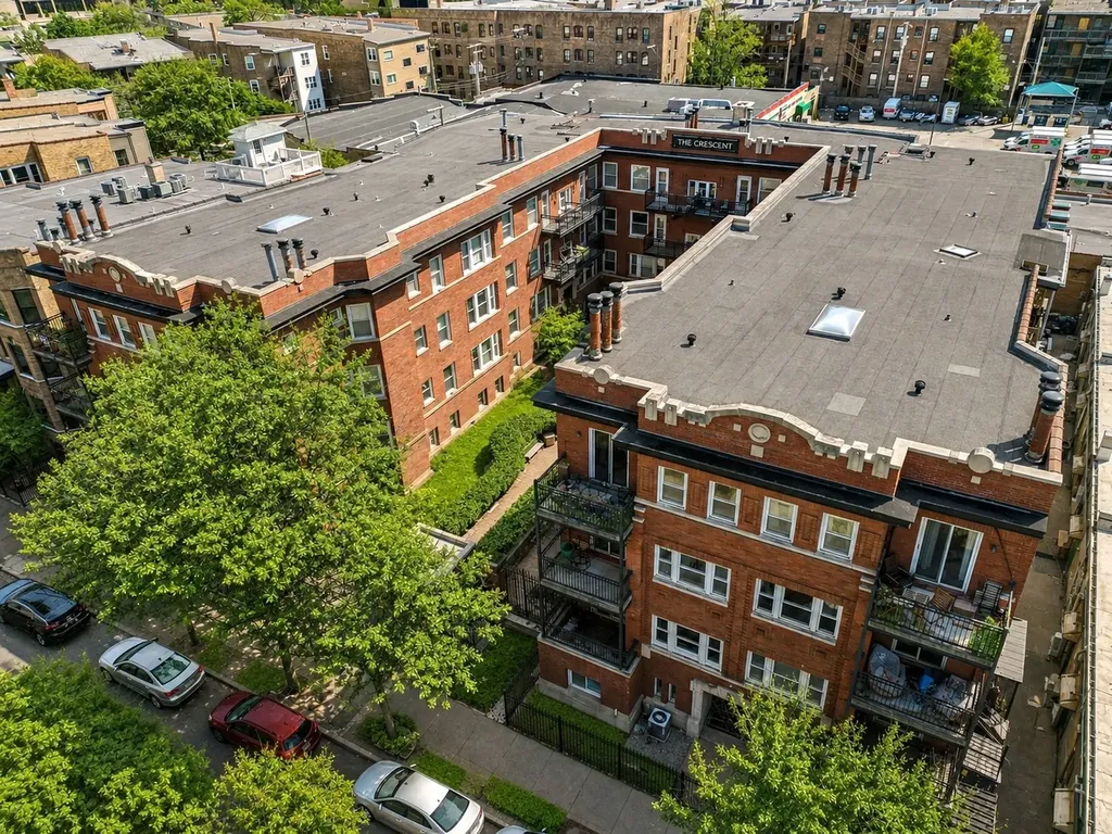 845 West Belle Plaine Avenue Chicago IL 60613