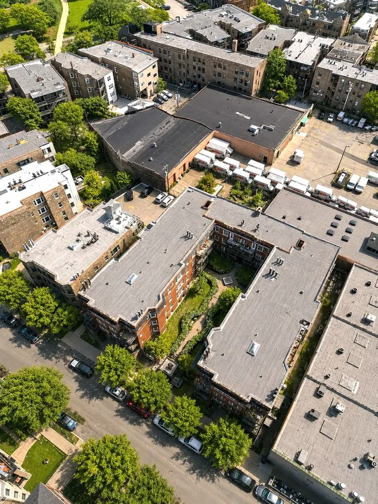 845 West Belle Plaine Avenue Chicago IL 60613