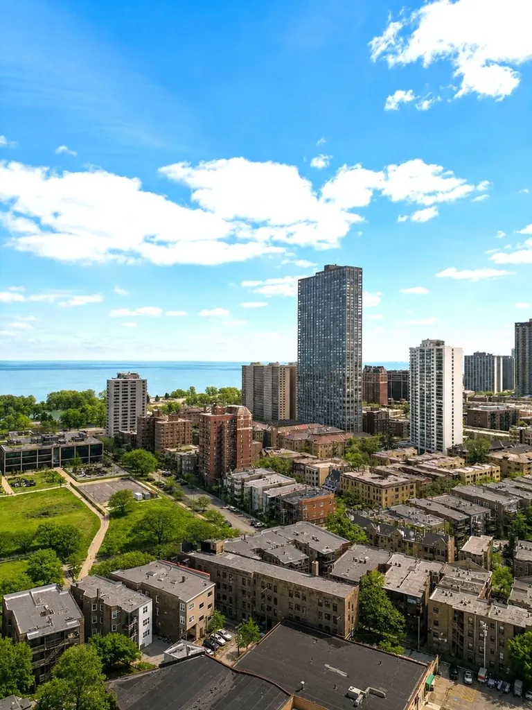 845 West Belle Plaine Avenue Chicago IL 60613