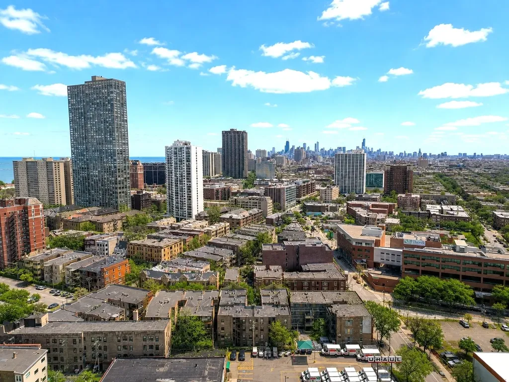 845 West Belle Plaine Avenue Chicago IL 60613