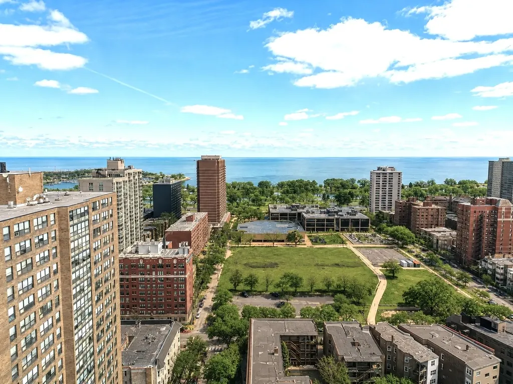 845 West Belle Plaine Avenue Chicago IL 60613
