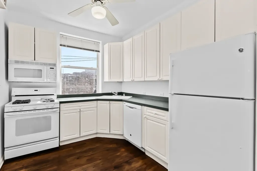 845 West Belle Plaine Avenue Chicago IL 60613