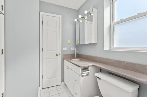 845 West Belle Plaine Avenue Chicago IL 60613