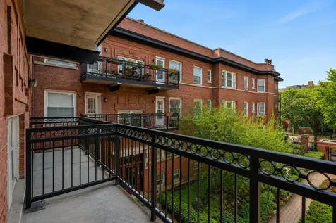 845 West Belle Plaine Avenue Chicago IL 60613