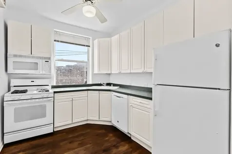 845 West Belle Plaine Avenue Chicago IL 60613