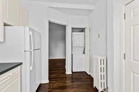 845 West Belle Plaine Avenue Chicago IL 60613