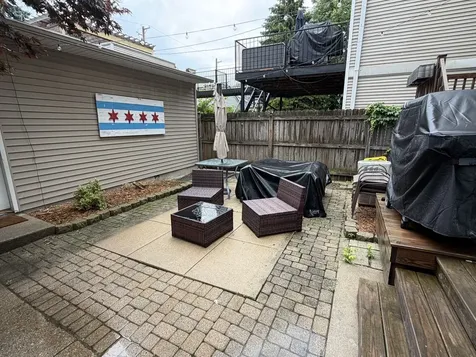 1815 West Henderson Street Chicago IL 60657