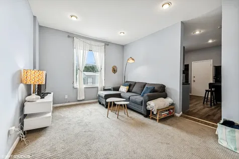 1815 West Henderson Street Chicago IL 60657