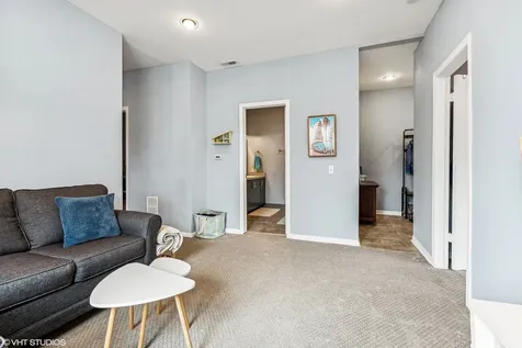 1815 West Henderson Street Chicago IL 60657