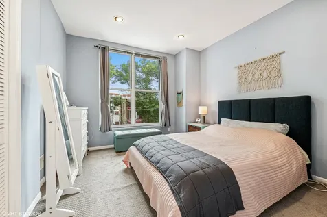 1815 West Henderson Street Chicago IL 60657