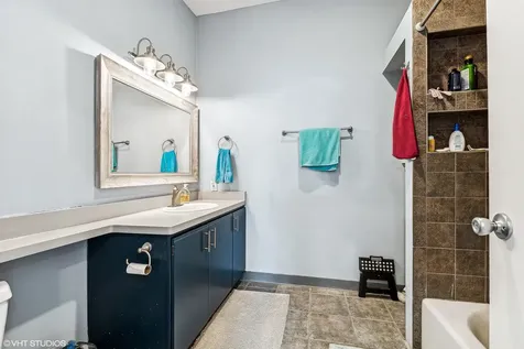 1815 West Henderson Street Chicago IL 60657