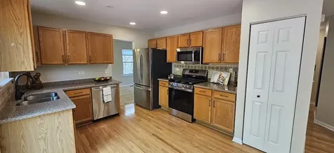 450 Rosewood Crossing Lindenhurst IL 60046