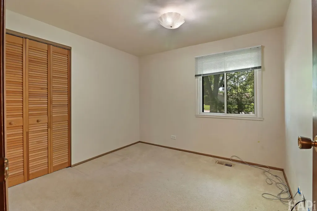 808 West Weathersfield Way Schaumburg IL 60193