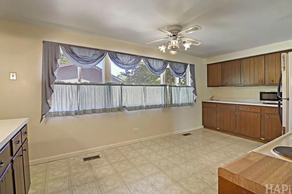 808 West Weathersfield Way Schaumburg IL 60193