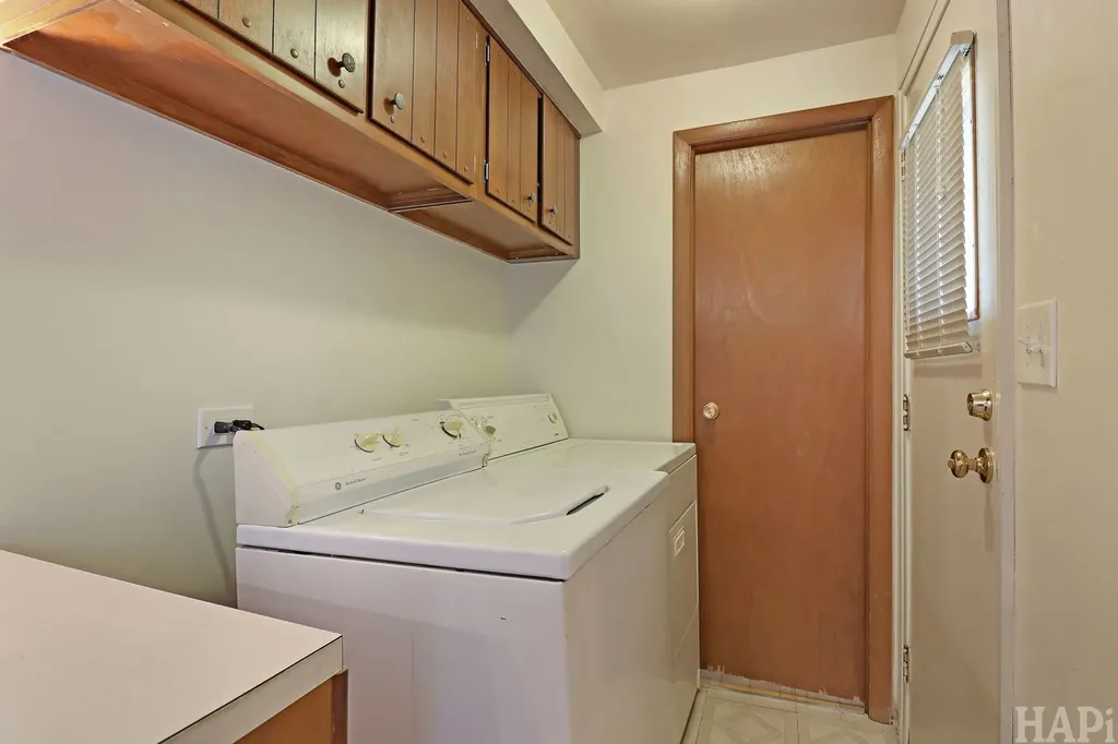 808 West Weathersfield Way Schaumburg IL 60193