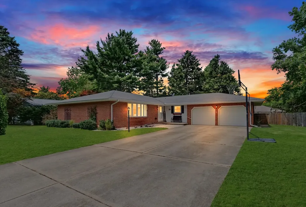 806 Adams Court Monticello IL 61856
