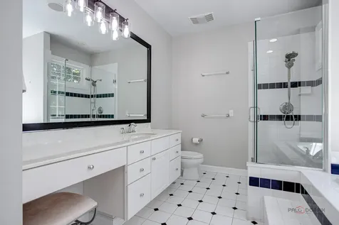 28831 North Spyglass Circle Ivanhoe IL 60060