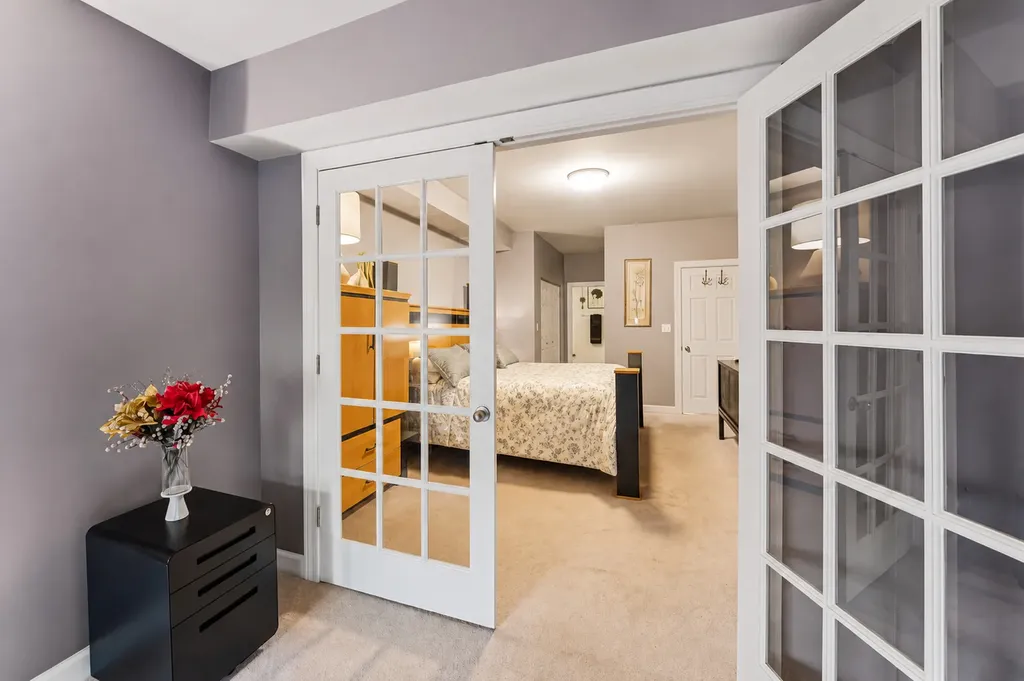 934 West Agatite Avenue Chicago IL 60640