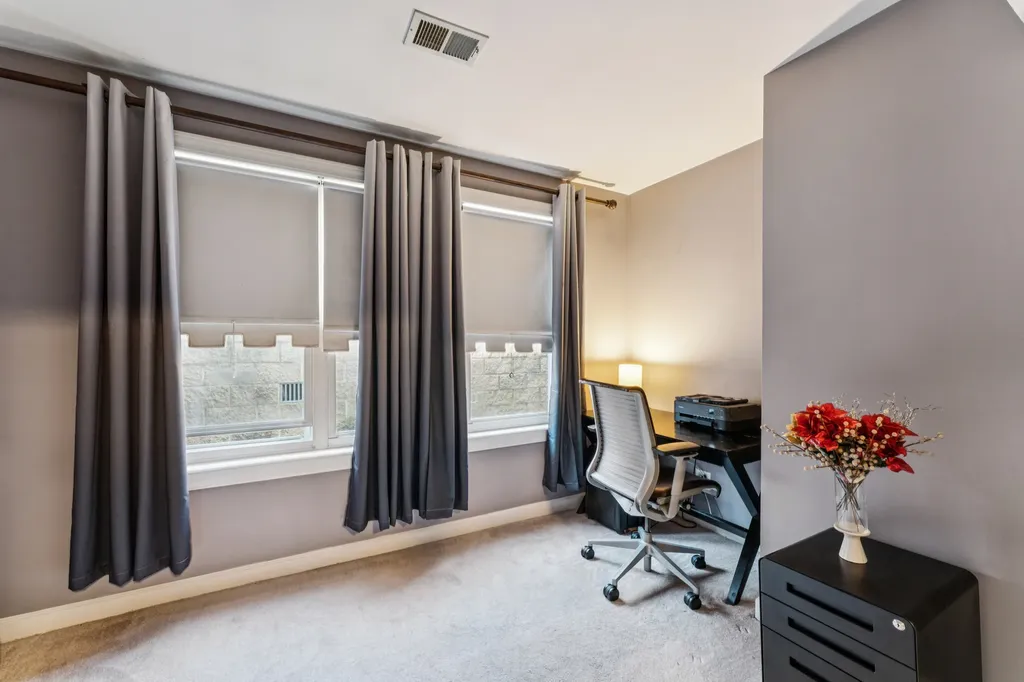 934 West Agatite Avenue Chicago IL 60640