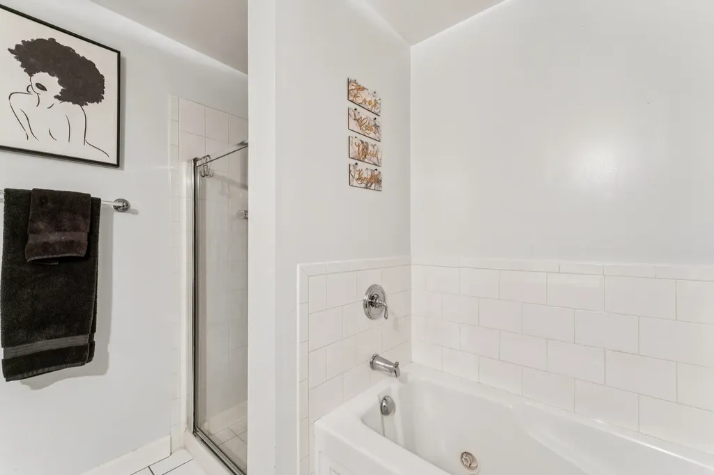 934 West Agatite Avenue Chicago IL 60640