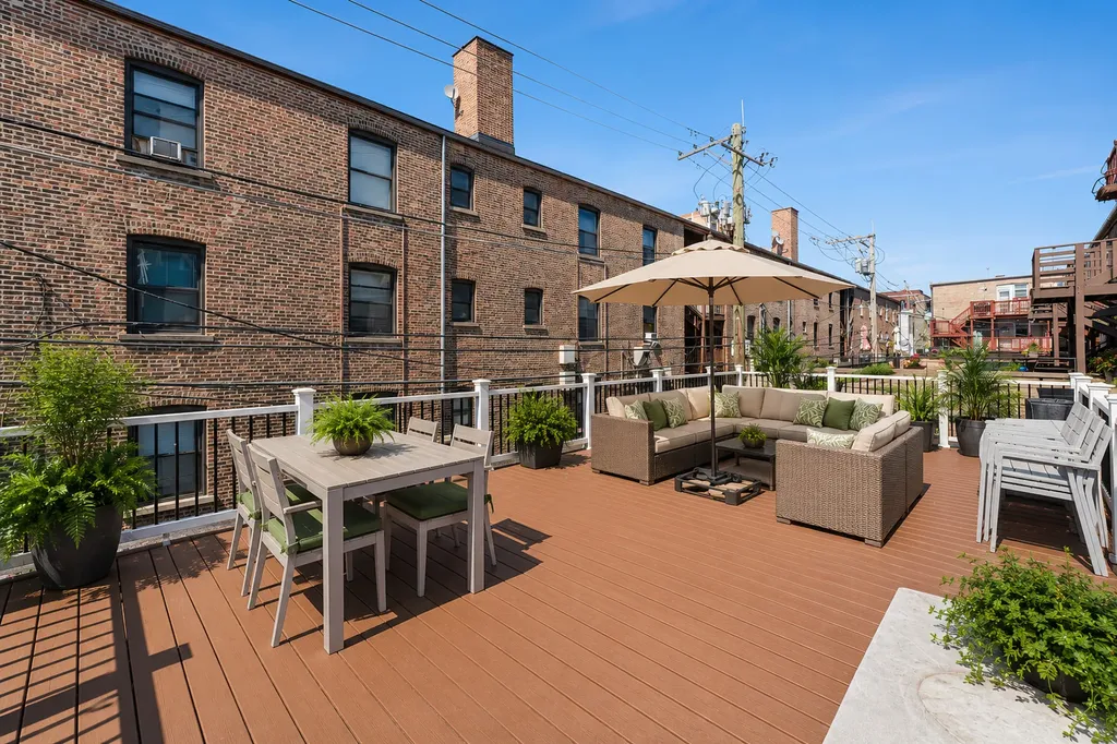 934 West Agatite Avenue Chicago IL 60640
