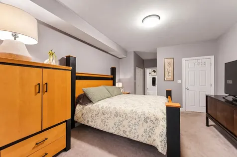 934 West Agatite Avenue Chicago IL 60640